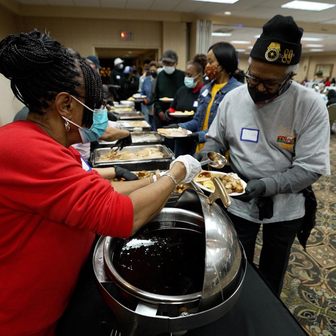 Volunteers serve Thanksgiving meals at Louisville's Wayside Christian Mission